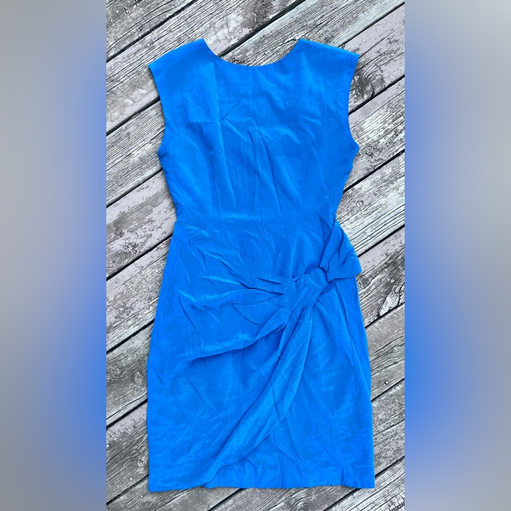 TAHARI Dress 100% SILK Sleeveless FLATTERING TUMMY O Ring Blue sz 10 sleeveless